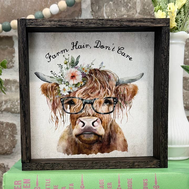 Farm Hår er ligeglad - Funny Cow Art - Farm Animal Wall Art for engroshandel hos Hangout Home