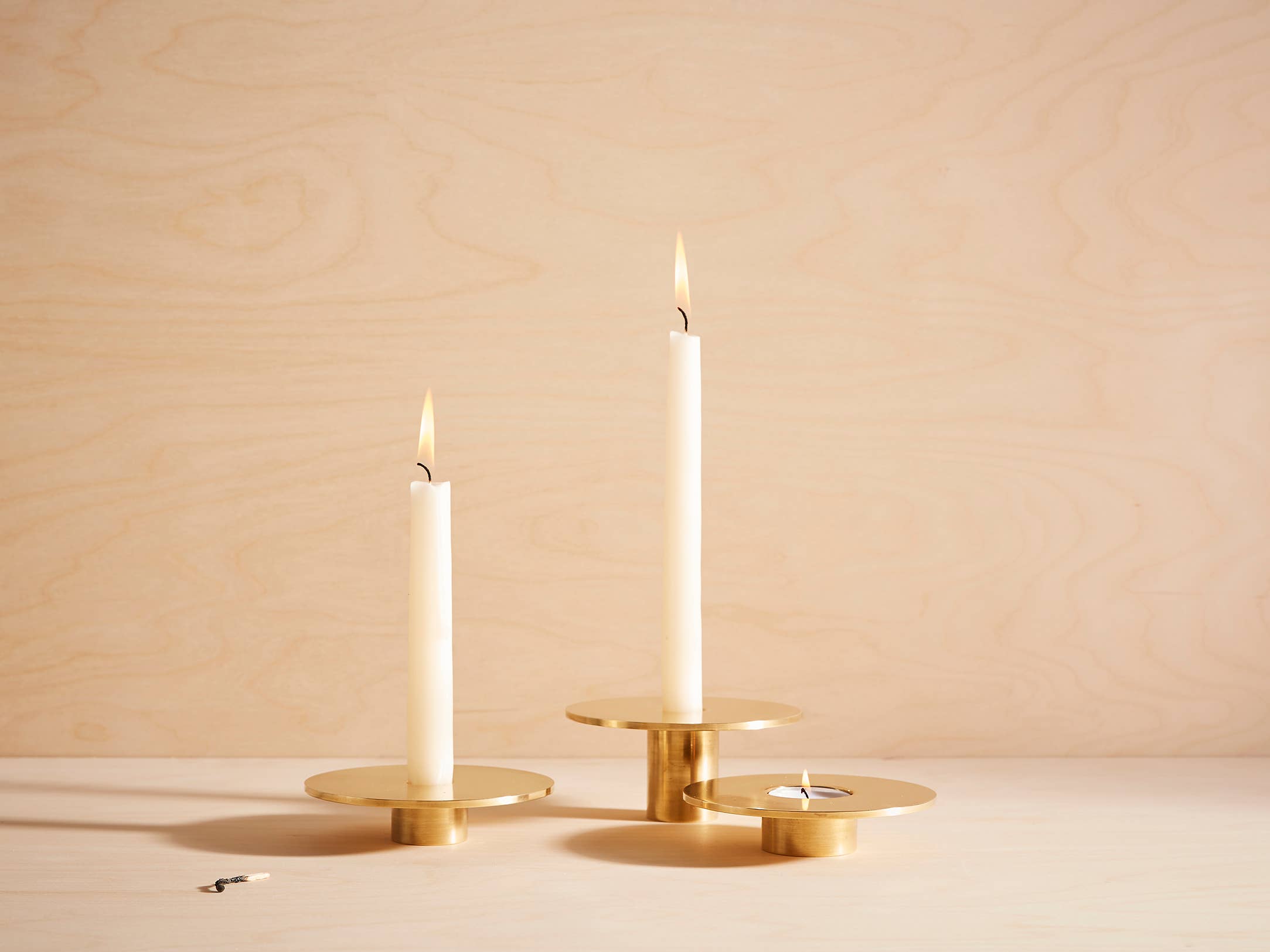 Aaron Probyn - Vendita all'ingrosso Portacandele - Portacandele Eclipse in ottone spazzolato3