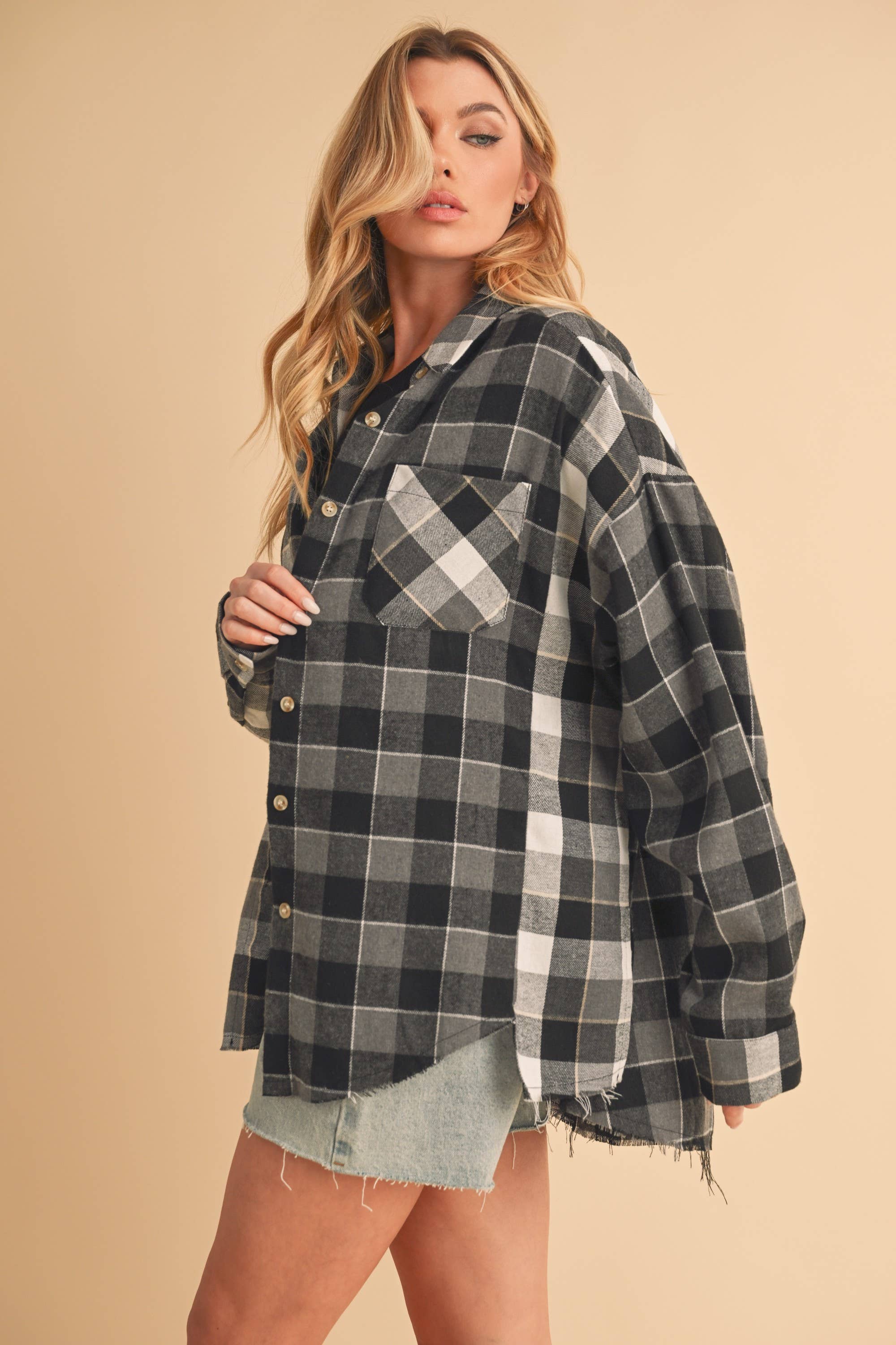 AEMI + CO – Camisa com botões no colarinho – Mulher por atacado – Camisa de flanela oversized Noelle 845AN28