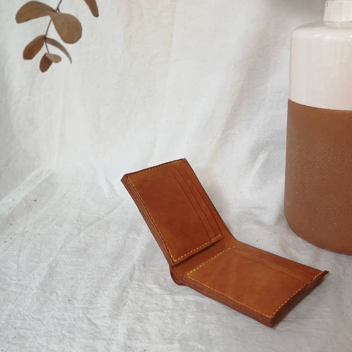 Tori Lo Designs – wholesale Wallet - Men’s – Solid Colour Bifold Wallet4