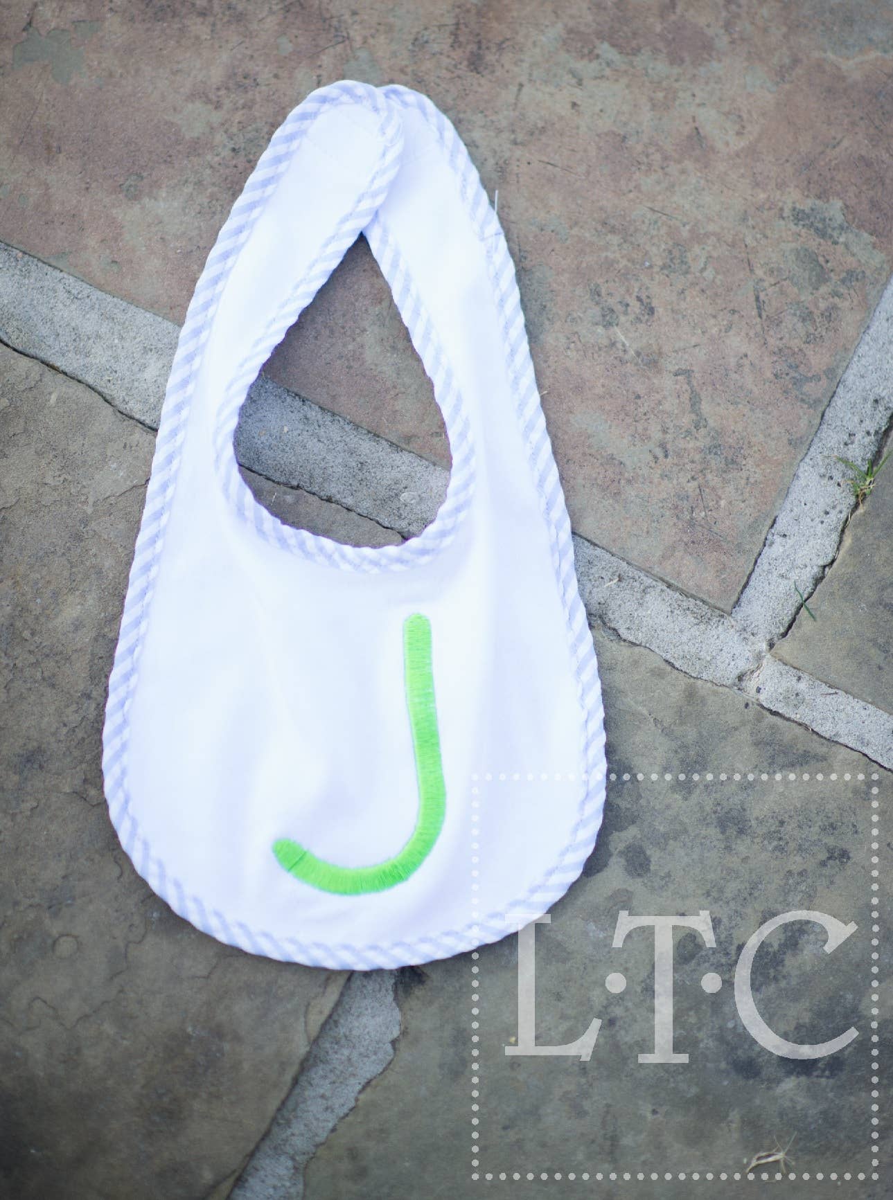 Love That Cotton - Wholesale Bib - Baby - Seersucker Trimmed Bib - white / blue