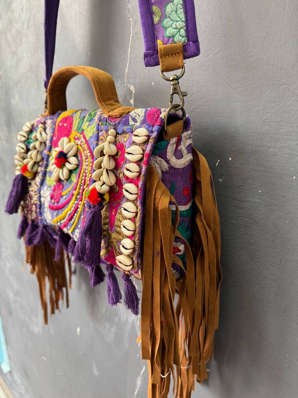 GYPSY STUDIO - Wholesale Shoulder Bag - Women's - Traditional Banjara Bags Banjara Bags Embroidery Work Bag 4