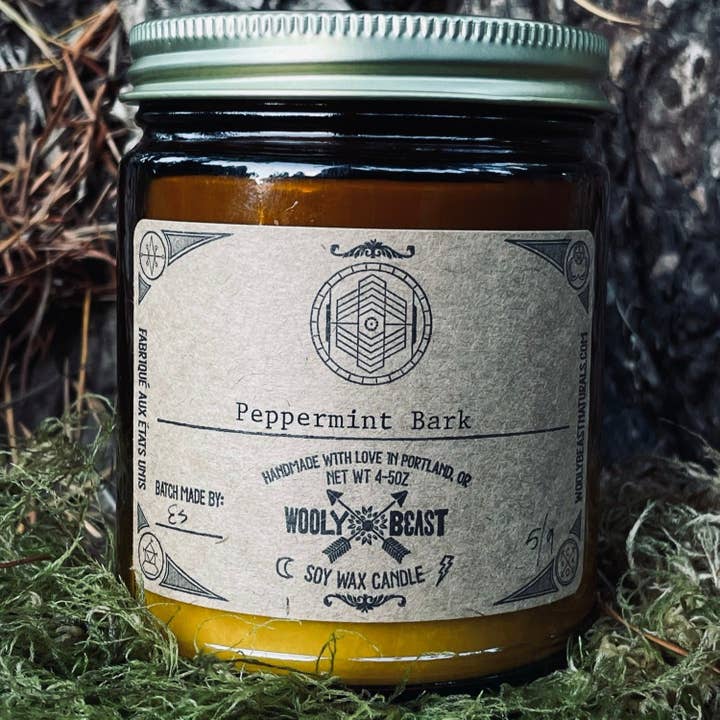 Candela di soia alla corteccia di menta piperita in barattolo da farmacia ambra per la vendita all'ingrosso da parte di Wooly Beast Naturals