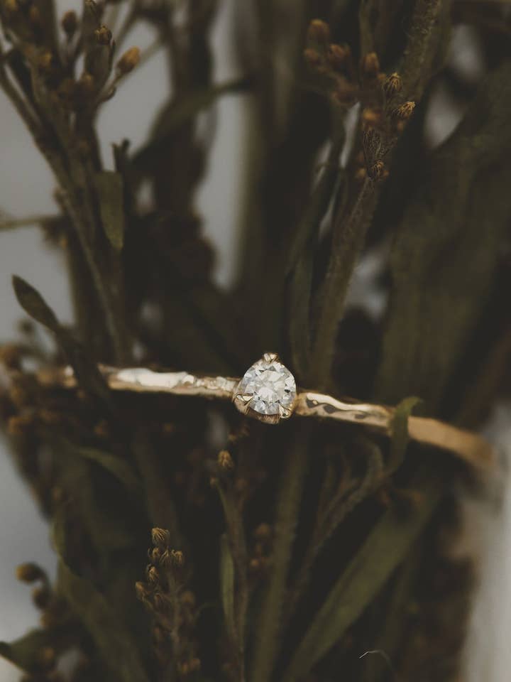 Anel delicado de diamante em ouro maciço por atacado de Lacee Alexandra Jewelry