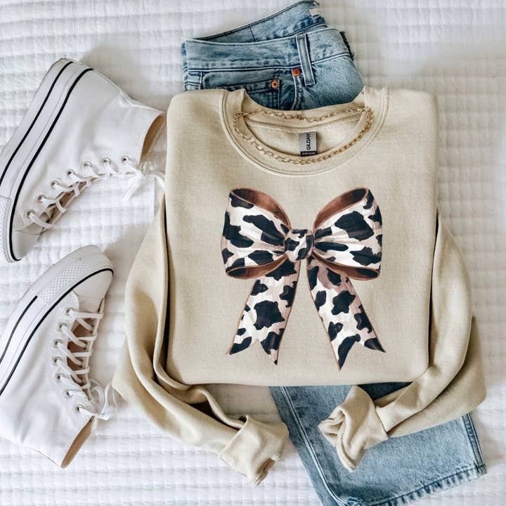 Pull ras du cou Western Cow Bow pour la vente par Tacos and Tshirts