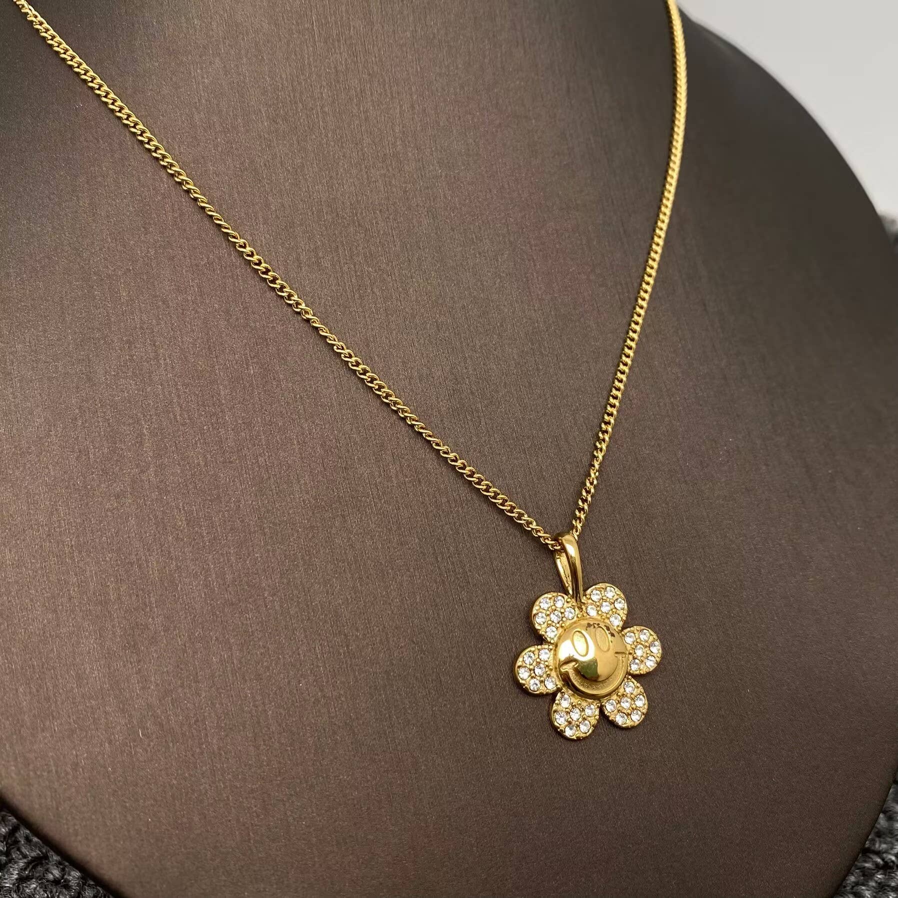 Mio Queena - Wholesale Pendant/Charm Necklace - Smiling Face inlaid CZ Sunflower 18K Golden SS Necklace -FGS1