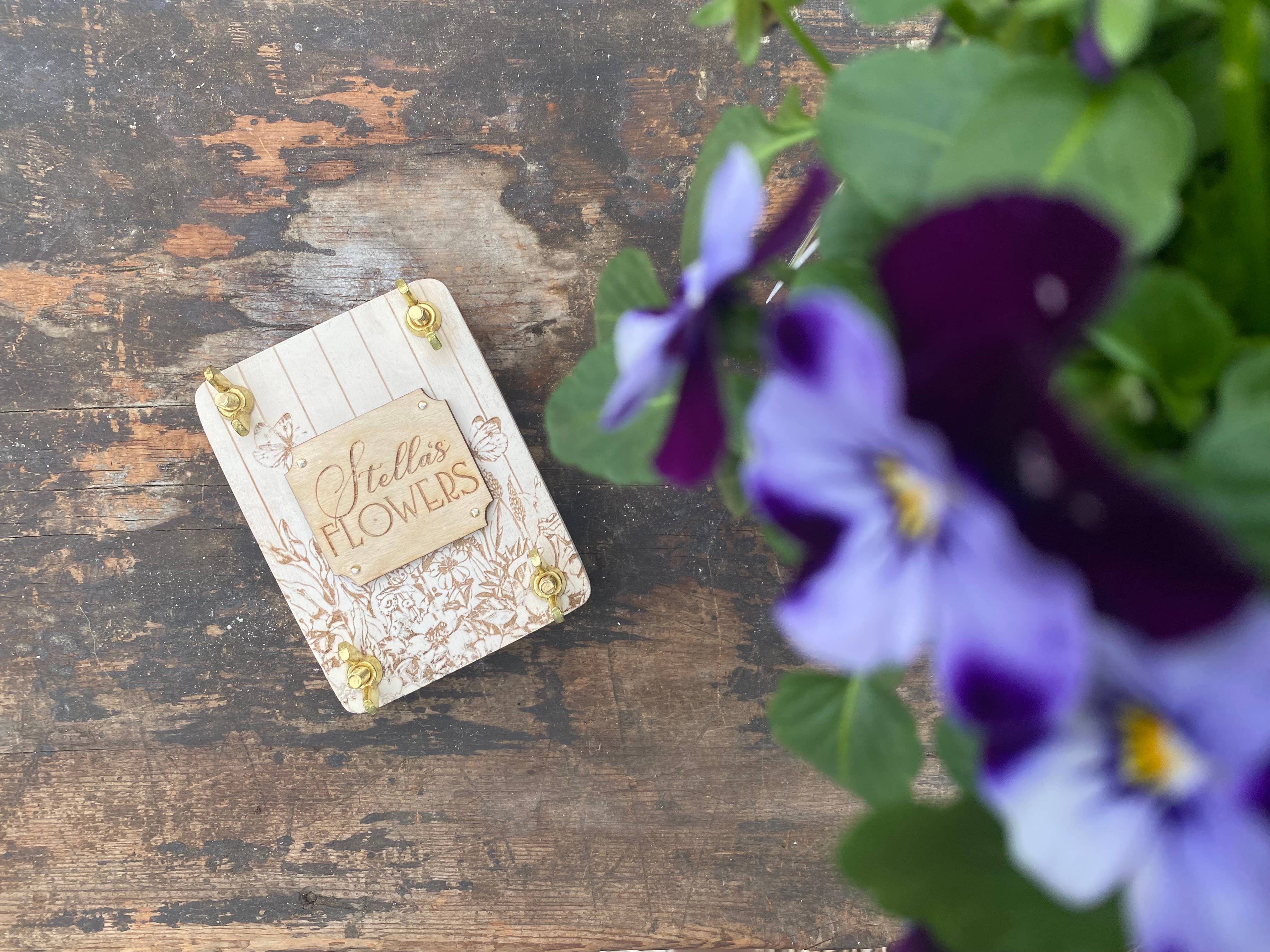 Holly Hills Lane - Wholesale Doe-het-zelf-knutselset - Wilde bloemen & Vlinders Gepersonaliseerde Bloemenpers9