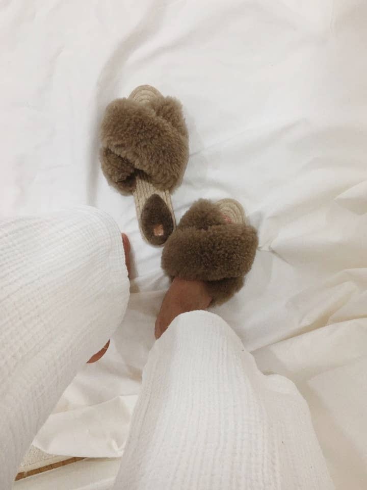 Teddy Fårskinn Tofflor för wholesale av INTUITIVA