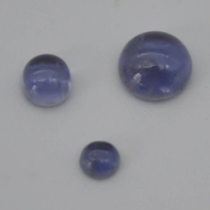 Cabochon rotondo semiprezioso di iolite naturale grado AA per la vendita all'ingrosso da parte di Oriental Direct Craft Supplies