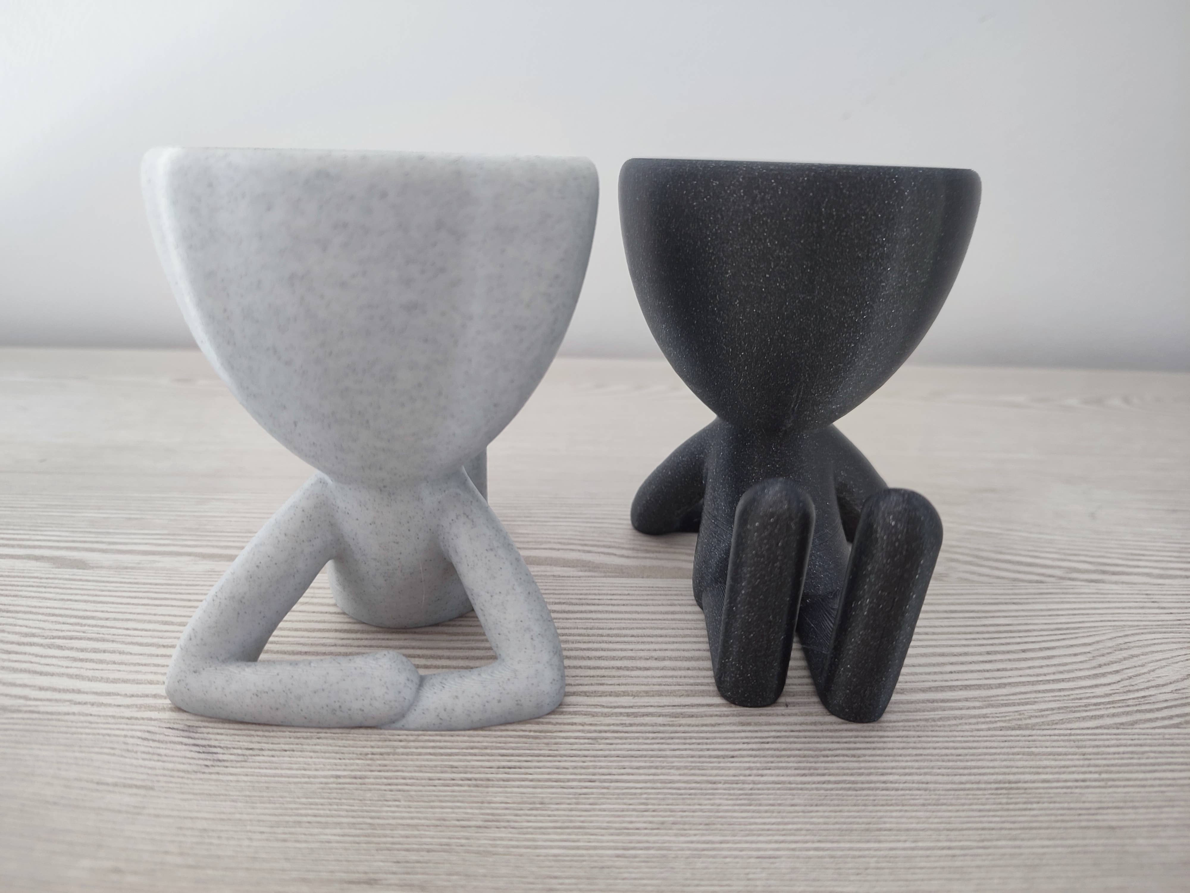 3DROOTS - Vendita all'ingrosso Vasi per piante - Vaso a forma di persona sdraiata - Decorazione per la casa1