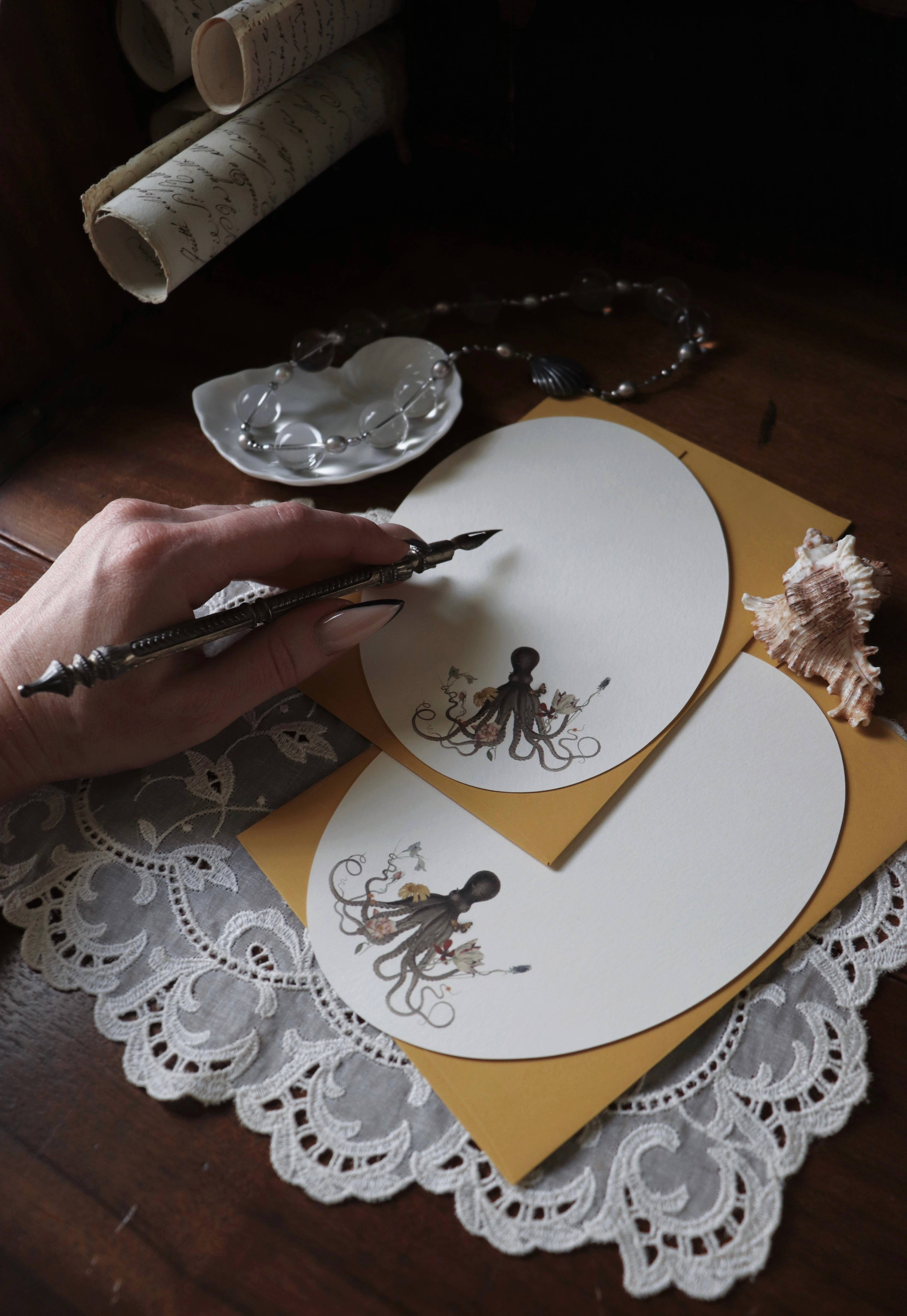 Open Sea - Vente Carte de vœux classique - Carte de vœux ovale Octopus avec fleurs1