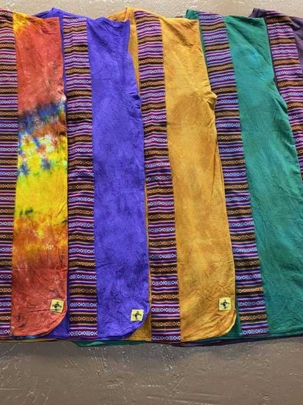 Unisex-Tunika mit V-Ausschnitt — Vorpackung von 5 — Tie Dye für den Großhandel von Katmandu Trading Co.