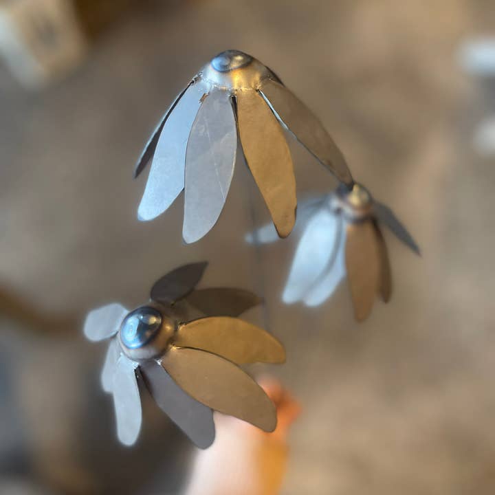 608 The Factory - Wholesale Garden/Lawn Stake - Metal Cone Daisy Flower Set of 24 Flowers