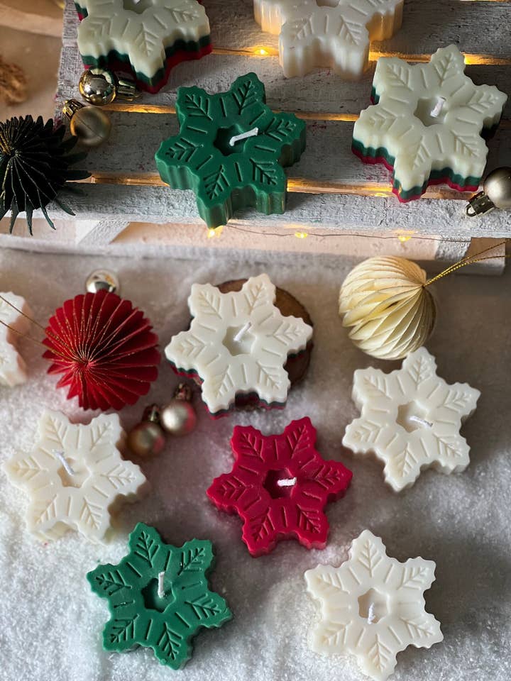 Soy Wax Christmas Snowflakes Candles Unscented Festive Decor for wholesale by Maison Bohiti