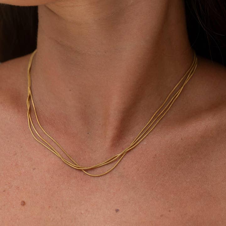 Collana a catena serpente a strati oro per la vendita all'ingrosso da parte di Made By Nami
