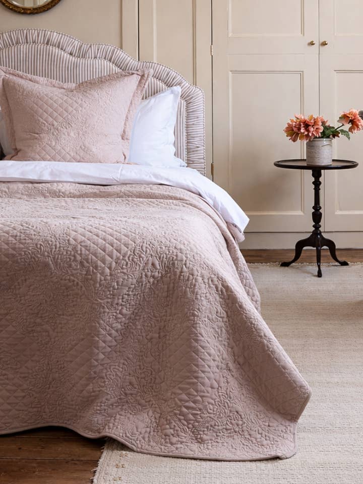 Juego de 3 piezas: colcha acolchada rosa empolvado y cojines para venta al por mayor de Ellenvale Trade