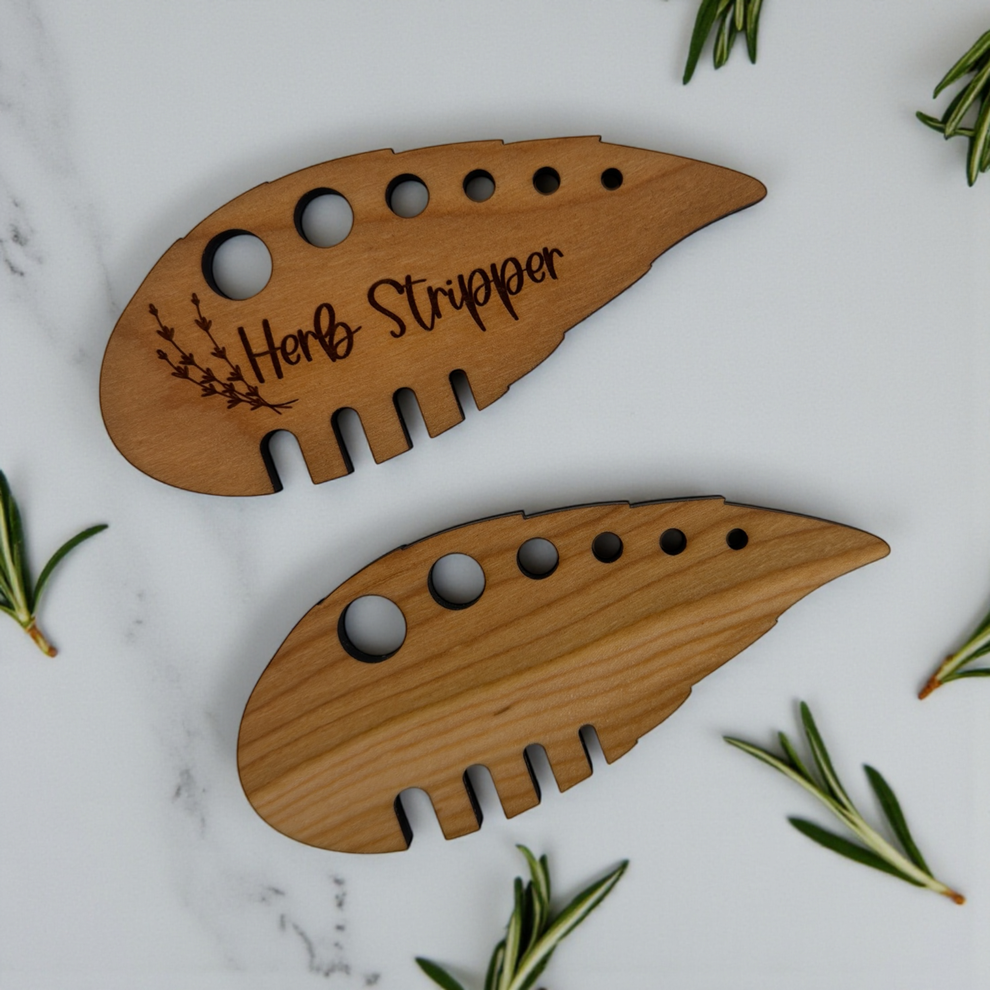 The Savvy Spade - Vente Ustensile/gadget de cuisine - Éplucheur d'herbes personnalisé avec logo – Outil de cuisine en bois dur de marque0