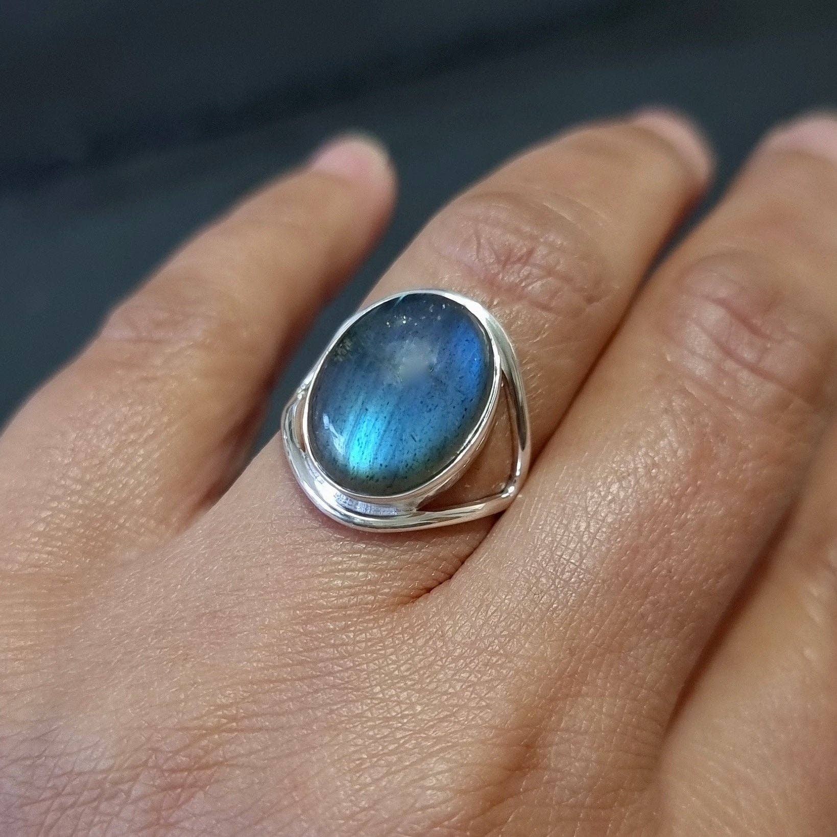 Mistry Gems - Vendita all'ingrosso Anelli cocktail/statement - Anello Unisex Ovale in Labradorite | Argento 925 | 15mm x 12mm2