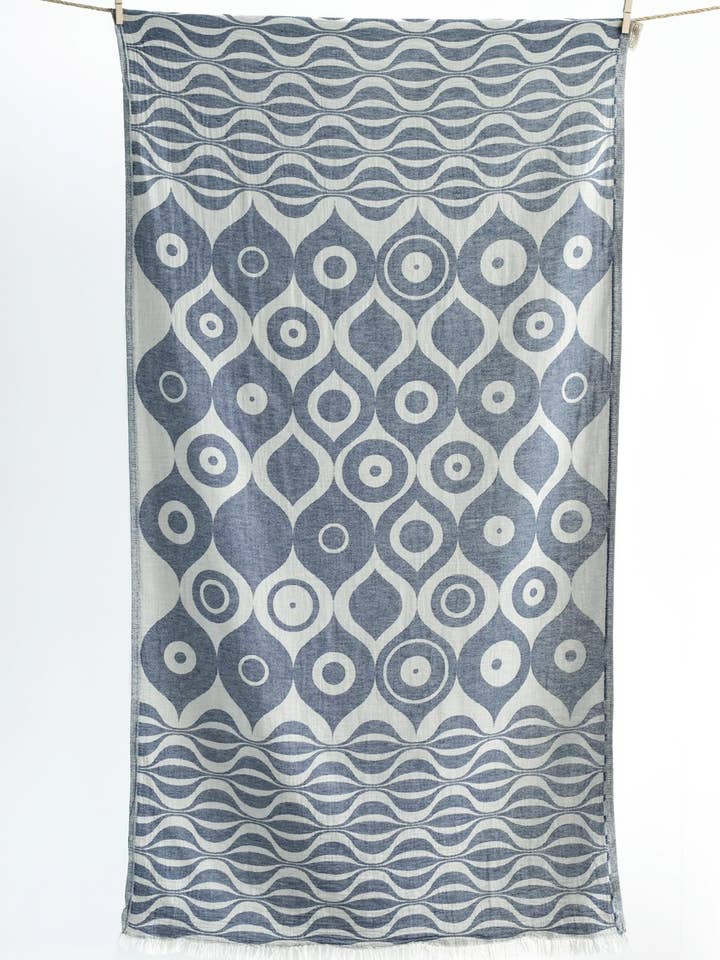 Strandhandduk Frangokastello i marinblått för wholesale av AELIA ANNA