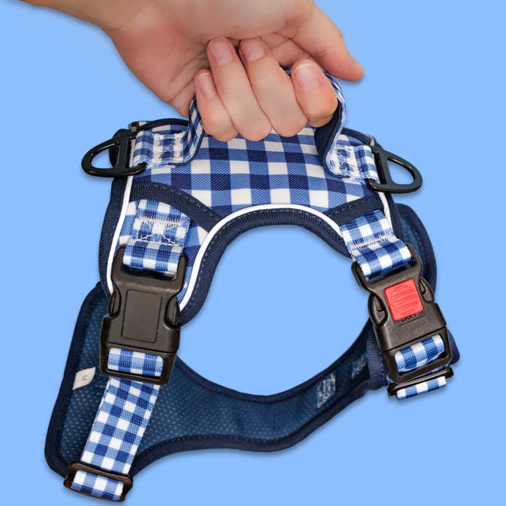 Ingen træk hundesele | Træd ind | Reflekterende | Kraftig | Let tilgængeligt håndtag | Marineblå gingham for engroshandel hos Dizzy Dog Collars