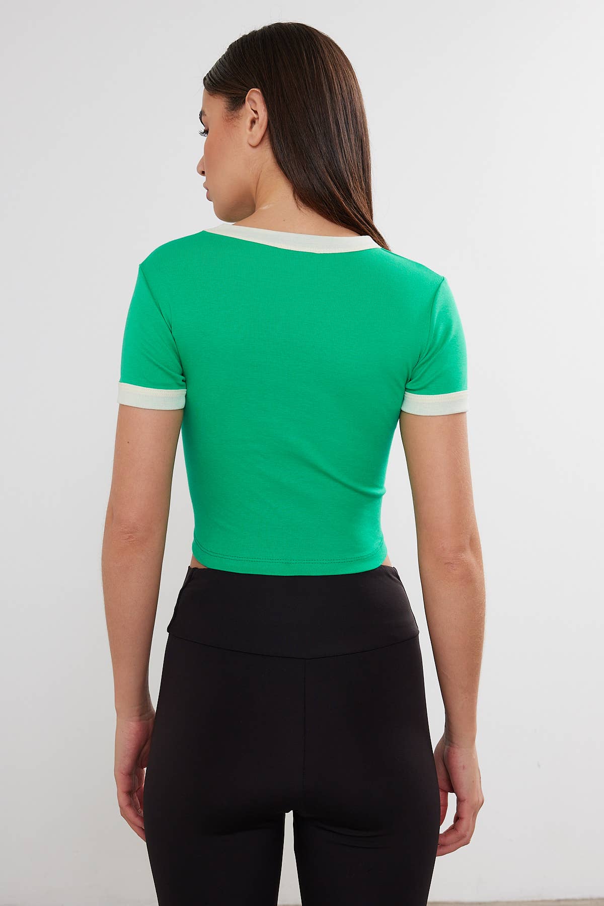 VAV NEW YORK – T-shirt estampada - Mulher por atacado – T-shirt de mulher com estampa de coração cortado Crop Top com estampa de coração10