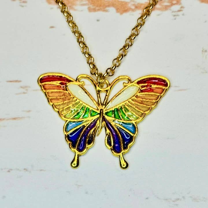 Gouden ombre PRIDE-ketting met vlinder voor wholesale door Queer Colors