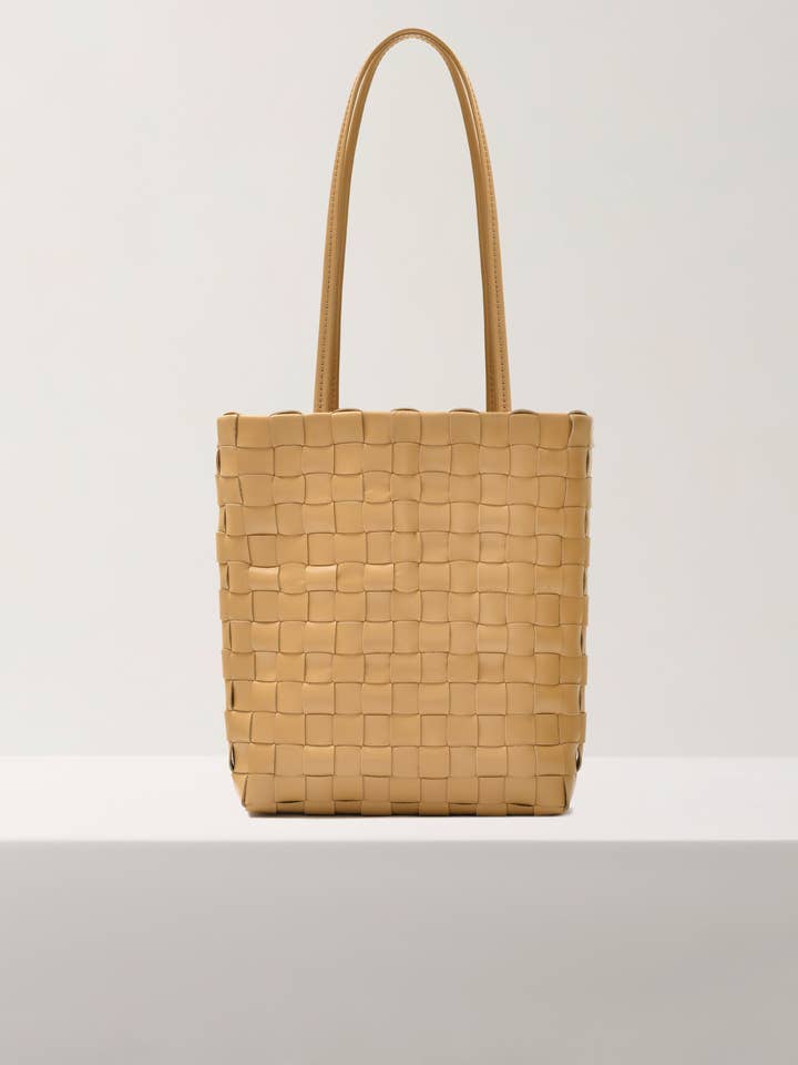 Shaker Bag — Tobacco Beige — Narrow Weave for wholesale by Idee Fixe