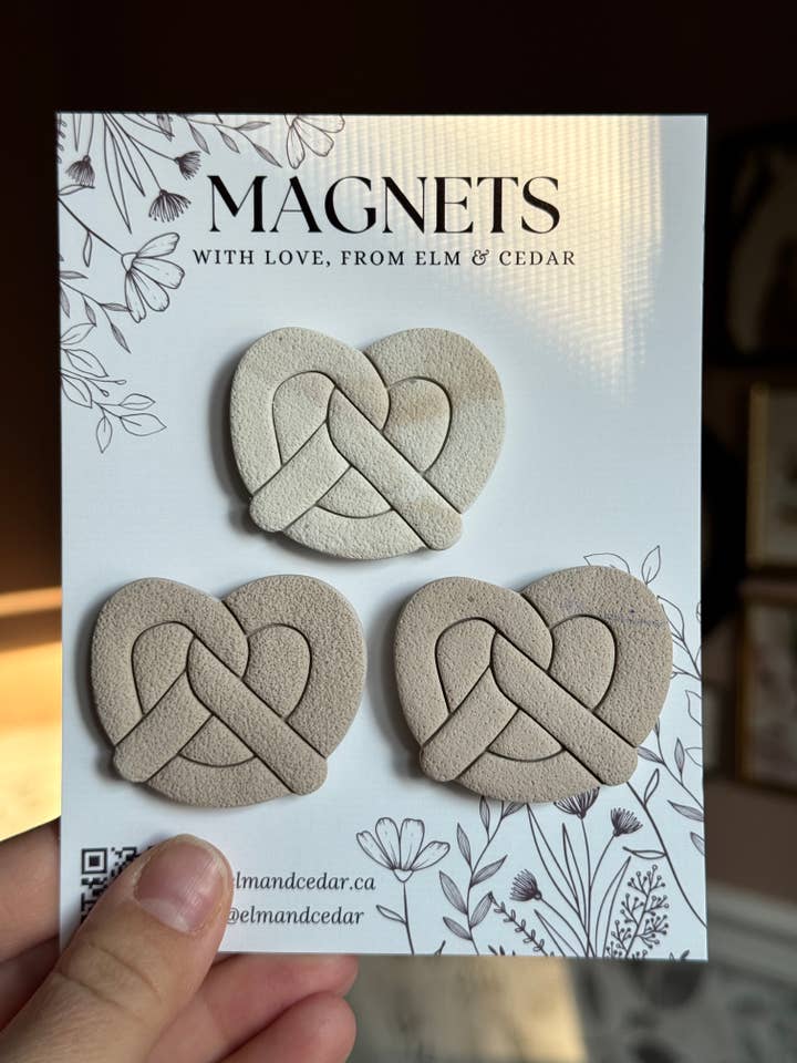 Ensemble d'aimants Pretzel pour la vente par Elm & Cedar