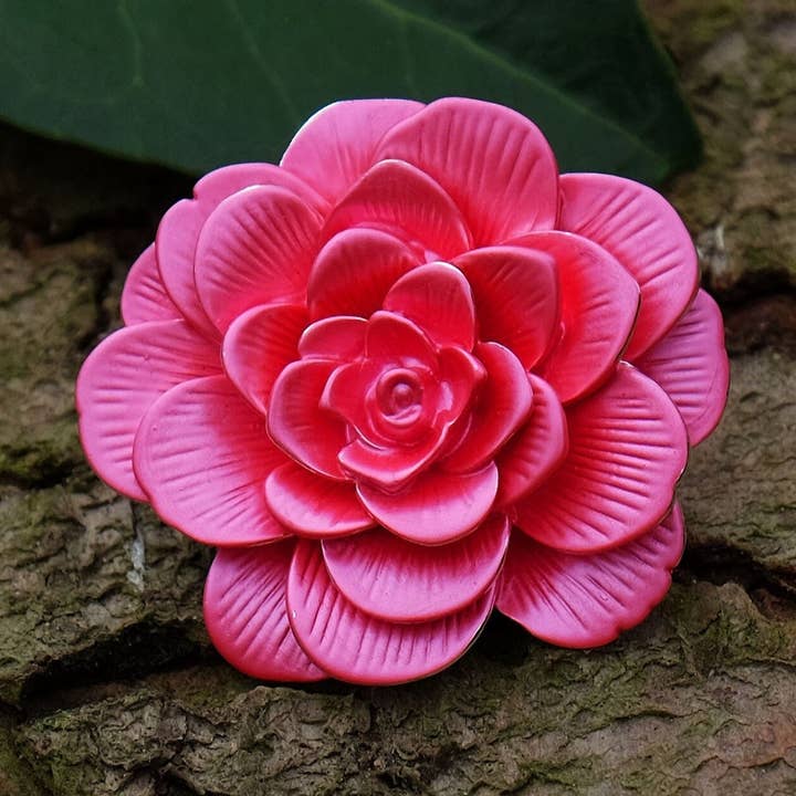 Camellia Rosafarbene Blumen-Brosche für den Großhandel von Alexander Thurlow & Co Ltd