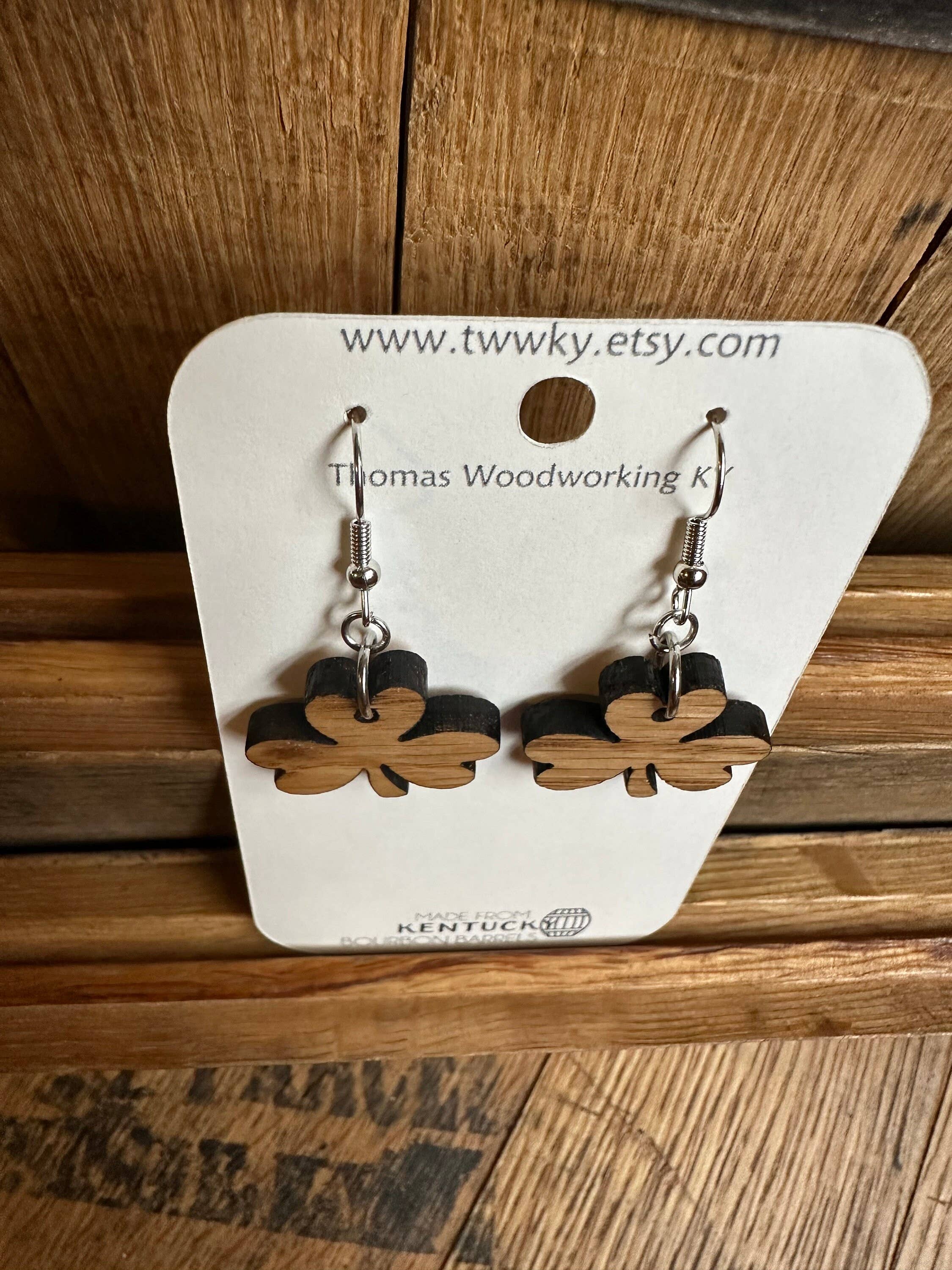 TWWKY - Vendita all'ingrosso Orecchini pendenti - Orecchini pendenti Kentucky Bourbon Barrel Shamrock3