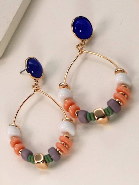 TÅRÖRHÄNGEN MED FLERA PÄRLOR | 51E2012008 för wholesale av JOSSLYN by wall to wall