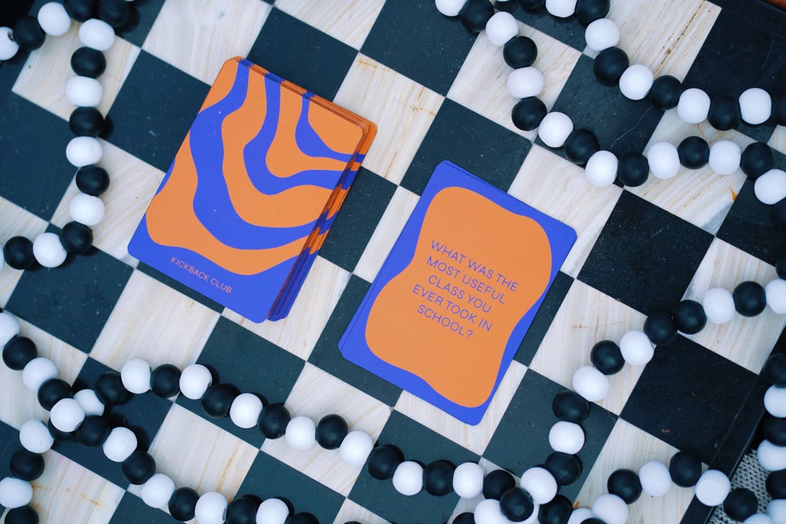 Kickback Club - Wholesale Kaartspel - Kickback Club: Het Goede Gesprek "Hangout" Conversatiedek6