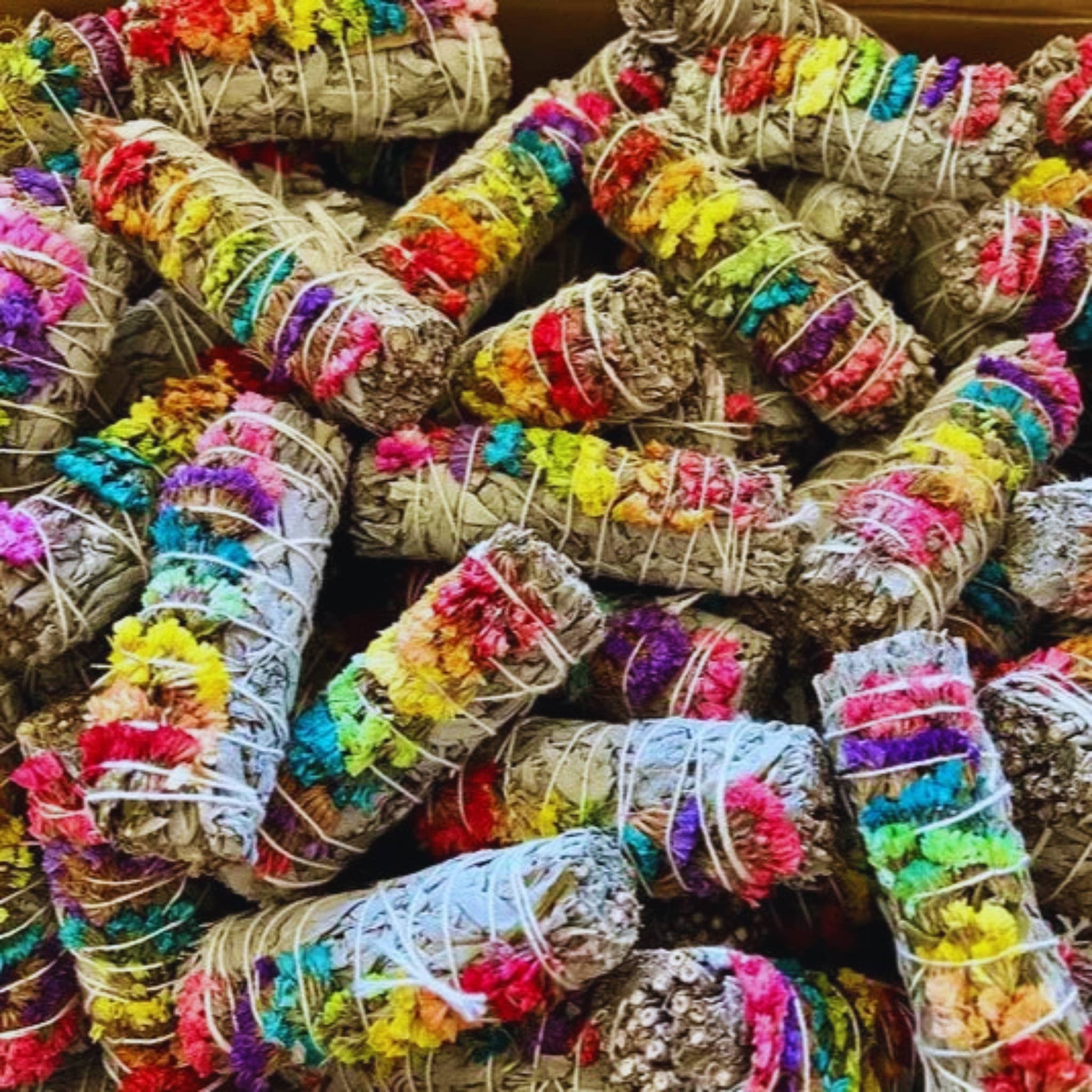 Third Eye Sage - Wholesale Sage Bundle - Rainbow Sinuata Flowers with White Sage Smudge Sticks Bundle4