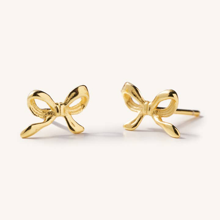 Orecchini a bottone Dainty Bow - Oro per la vendita all'ingrosso da parte di Nikki Smith Designs