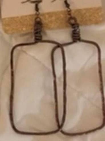 Créoles rectangulaires pour la vente par Angela Catirina Jones