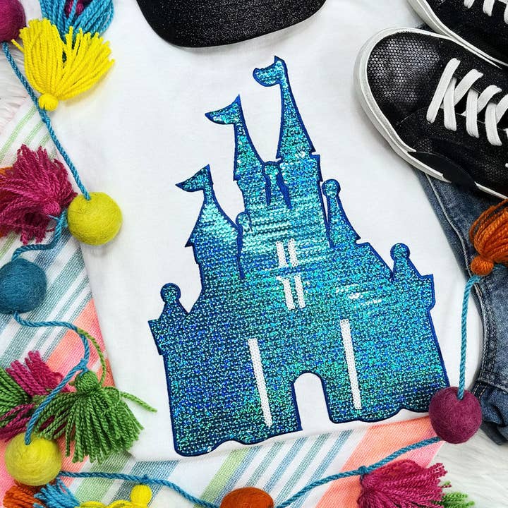 Blue Castle T-shirt met pailletten, geverfd met pigment voor wholesale door Trendy Tee Co.