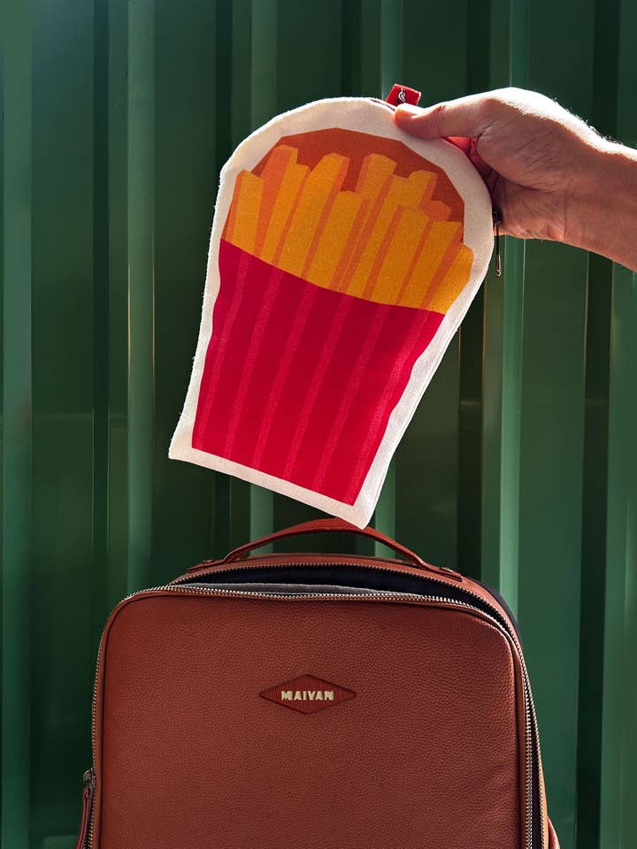 Trousse à crayons/pochette en toile à fermeture éclair "Fries" pour la vente par Maivan Goodies Co.