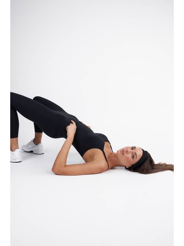 Preto Conforto Essencial | Frankie Tank Preto para venda a revendedores na Faire7