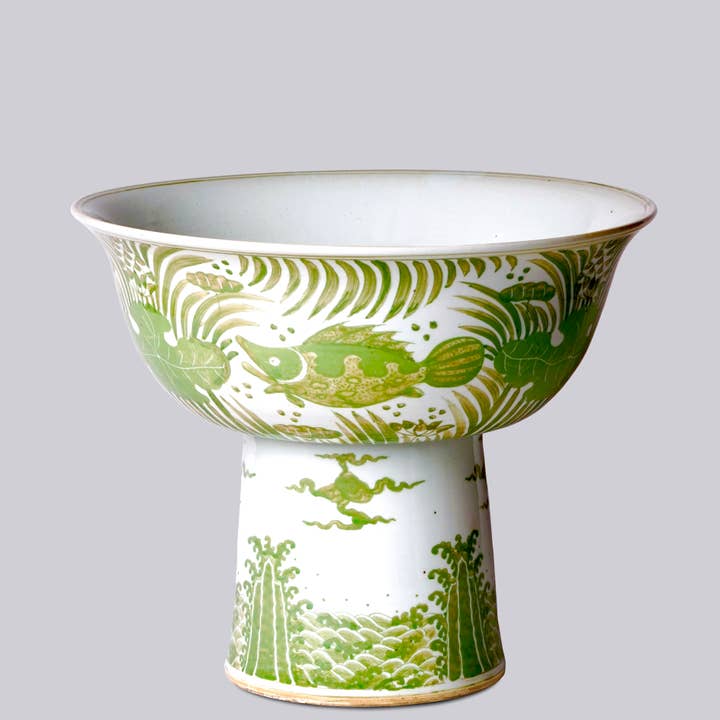 Tigela Grande com Pé de Porcelana Verde e Branca com Peixe e Lótus por atacado de Cobalt Guild