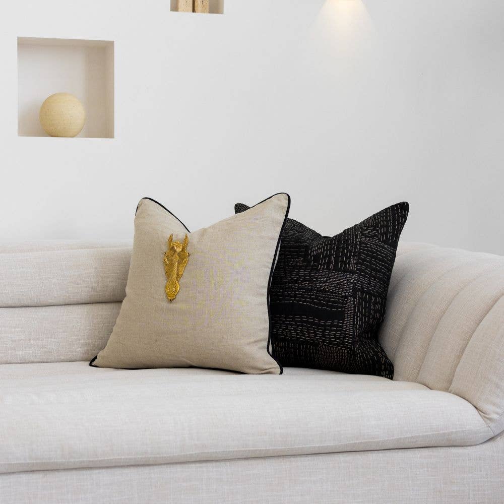 BHD HOME - Vente Coussin décoratif - Coussin d’Appui tête de cheval en métal naturel et noir 55 x 55 cm4