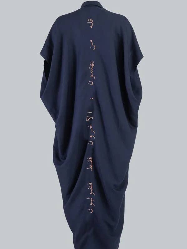 Caftan bleu marine pour la vente par Omni The Label