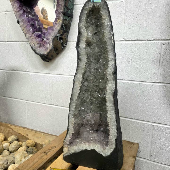 Ametystkrystalkirke 34,75 kg for engroshandel hos Distinction Crystals