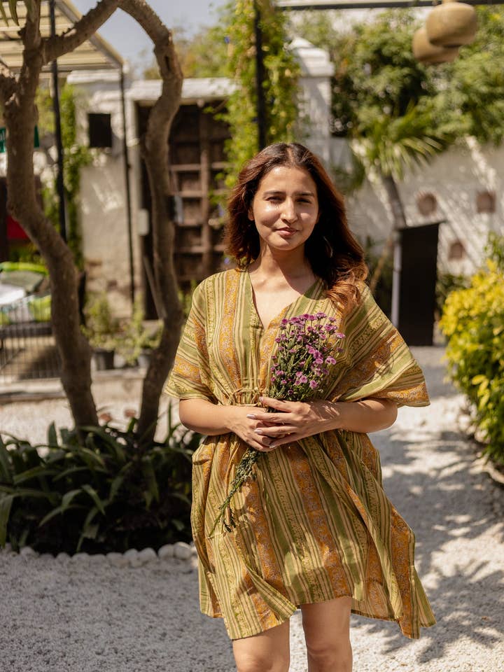 Honeysuckle handblockbedrucktes Baumwoll-Kaftankleid für den Großhandel von Studio Kibun