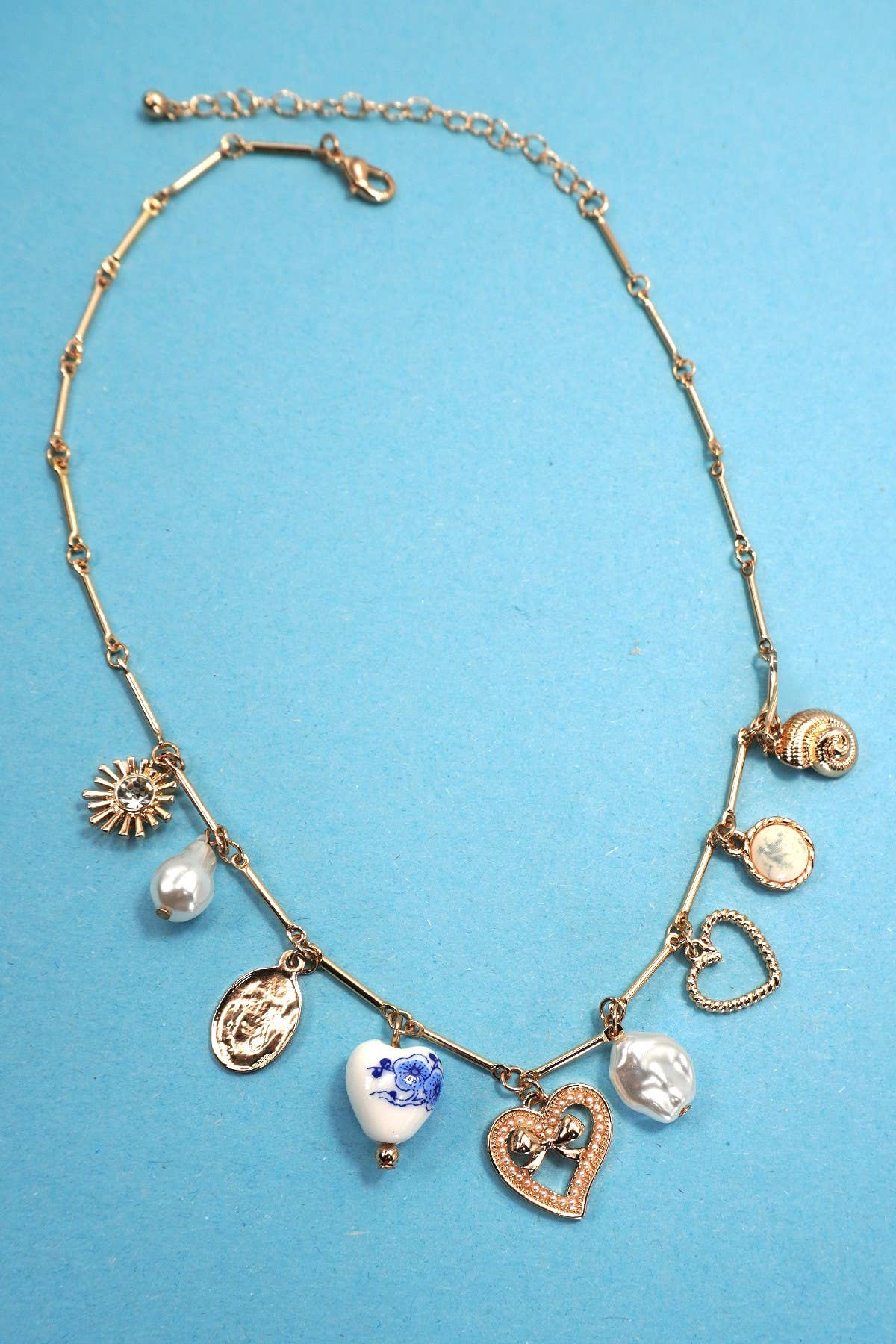 GOLD CHARM NECKLACE-CERAMIC PORCELAIN HEART PEARL |  80N91553 for wholesale on Faire2