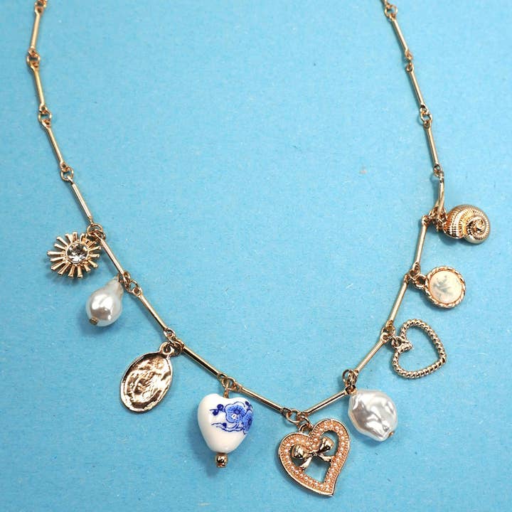 GOLD CHARM NECKLACE-CERAMIC PORCELAIN HEART PEARL | 80N91553 for wholesale on Faire2
