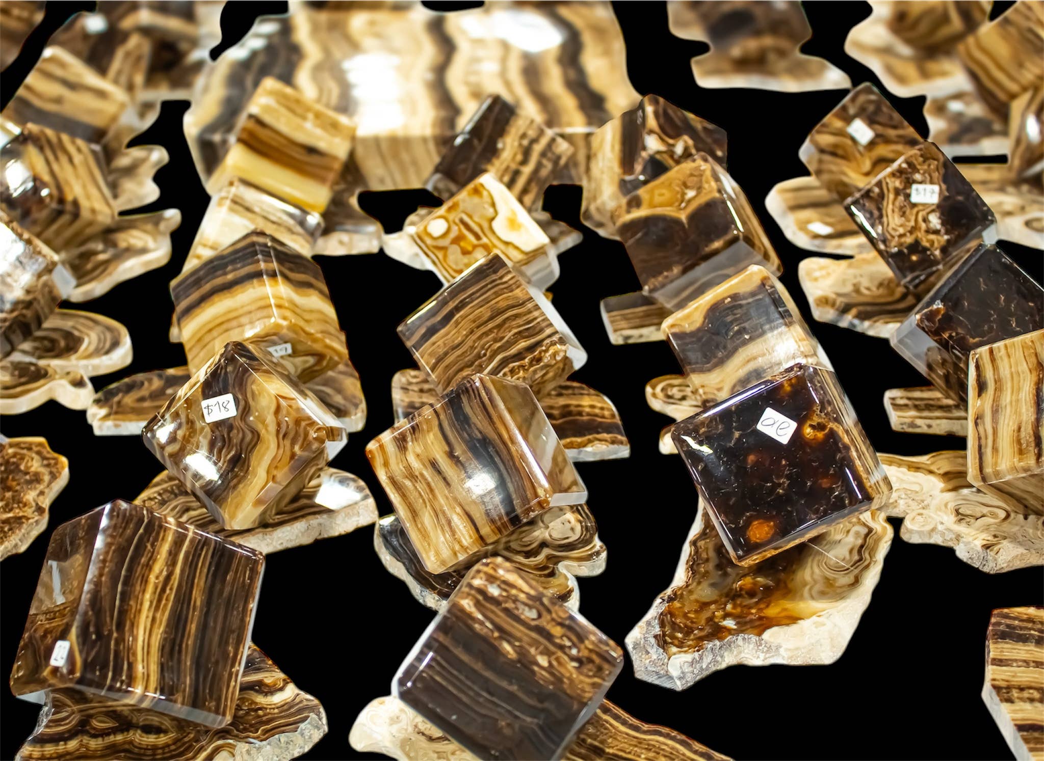 Quasar Gems USA – wholesale Andlig sten/kristall – Chokladkalcit skurna kuber0