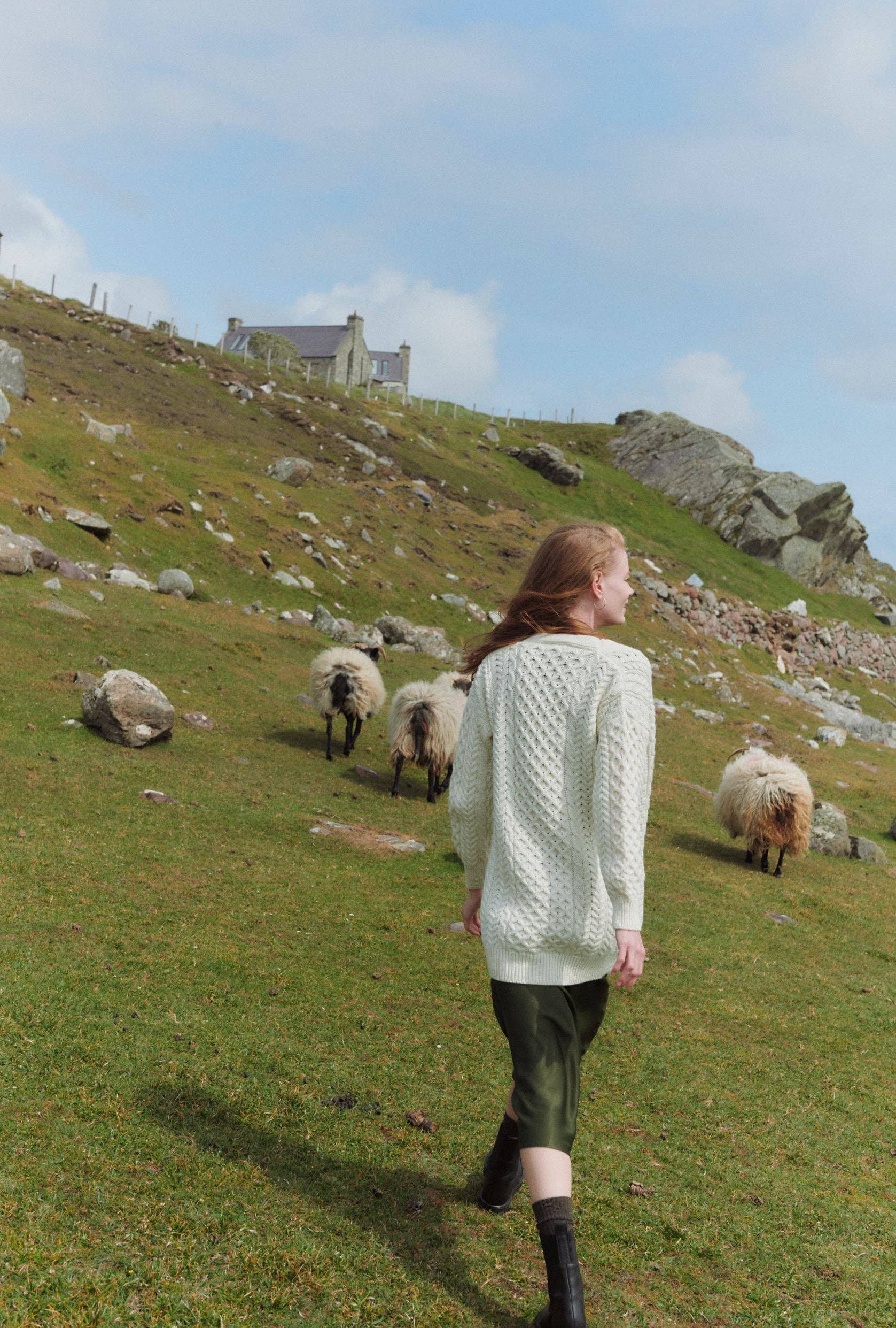 Aran Woollen Mills – wholesale Cardigan – Women’s – Delphi Aran Boyfriend Cardigan - Cream3