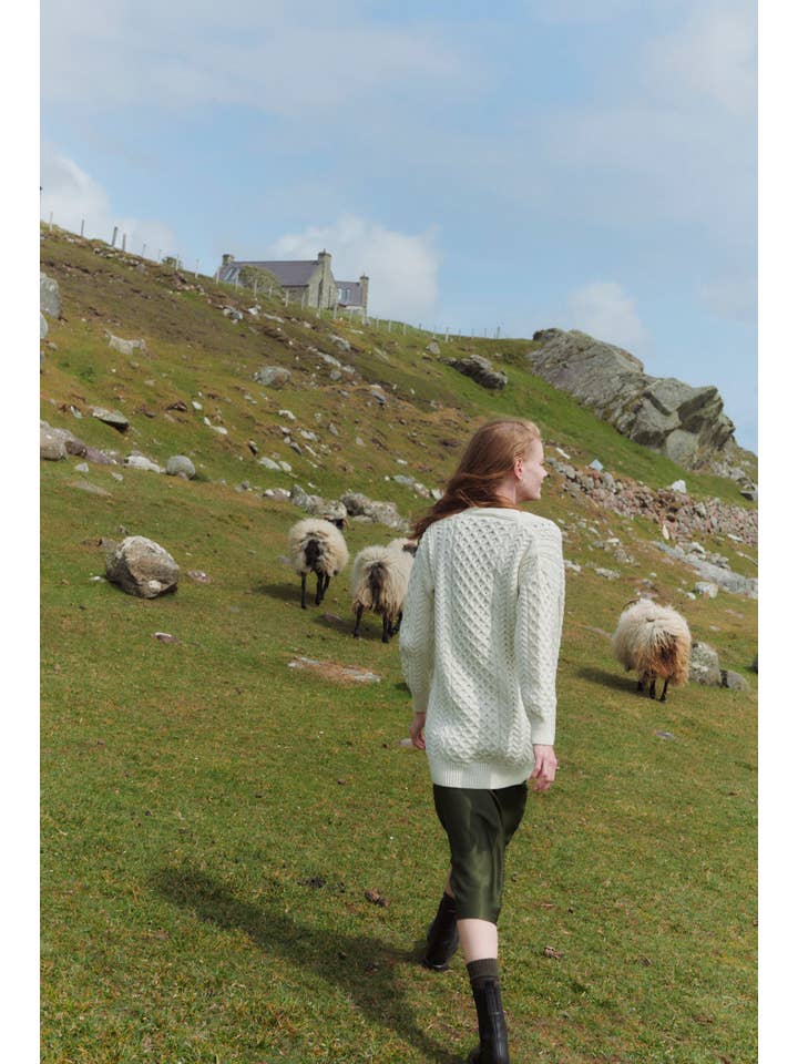 Aran Woollen Mills – wholesale Cardigan – Women’s – Delphi Aran Boyfriend Cardigan - Cream3