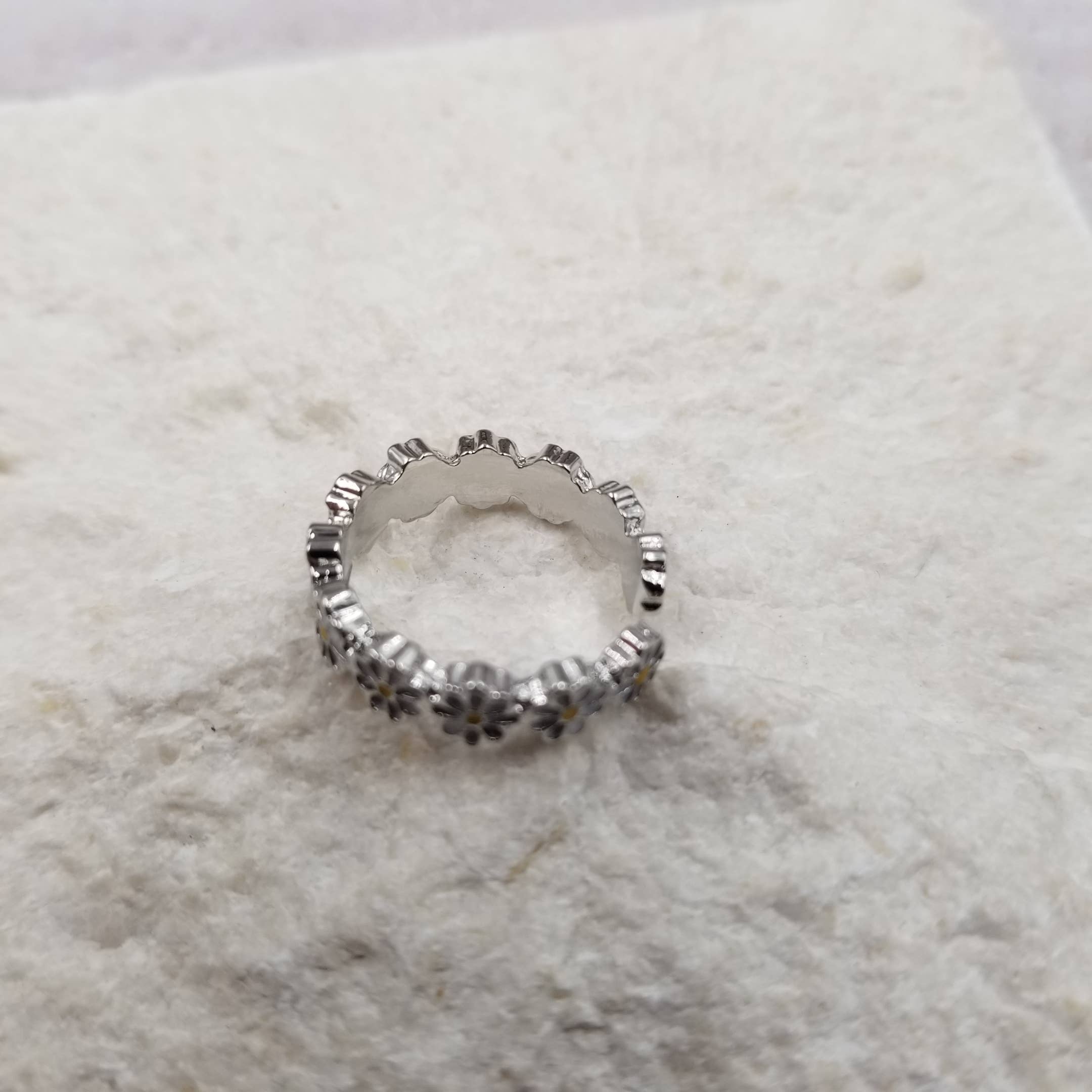 Treasure Wholesale - Wholesale Multi-Stone Ring - Silver Daisy Ring3