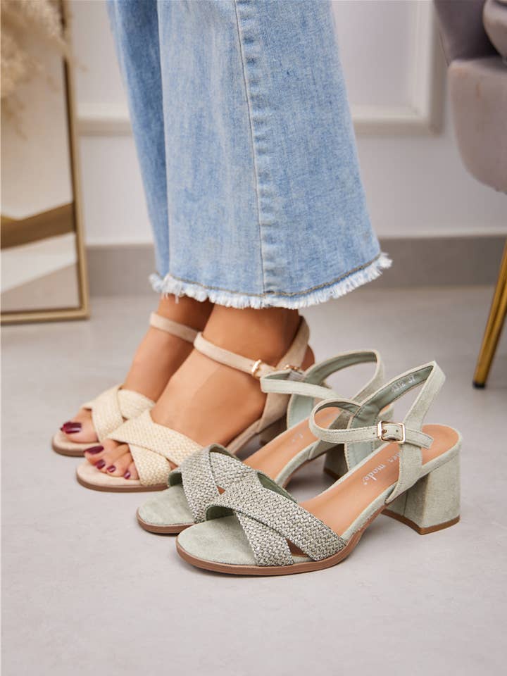 Haksandalen met gevlochten gekruiste band - 4312 voor wholesale door BELLE WOMEN | SUPER MODE